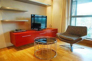 Rich&young Seasons Park Service Apartment