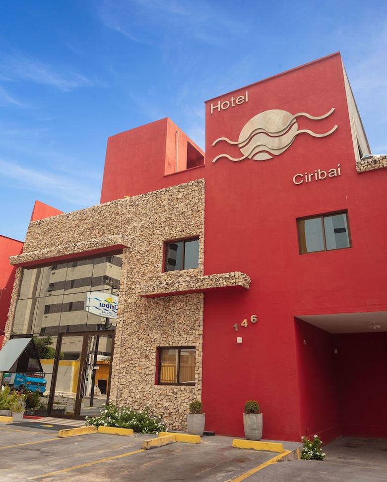 Hotel Ciriba�