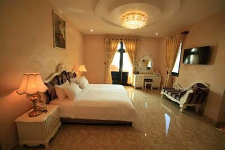 Bezel Hotel