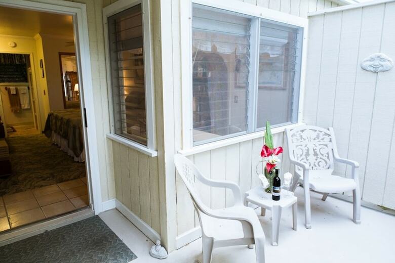 Hotel Hawaii's Hidden Hideaway Bed & Breakfast