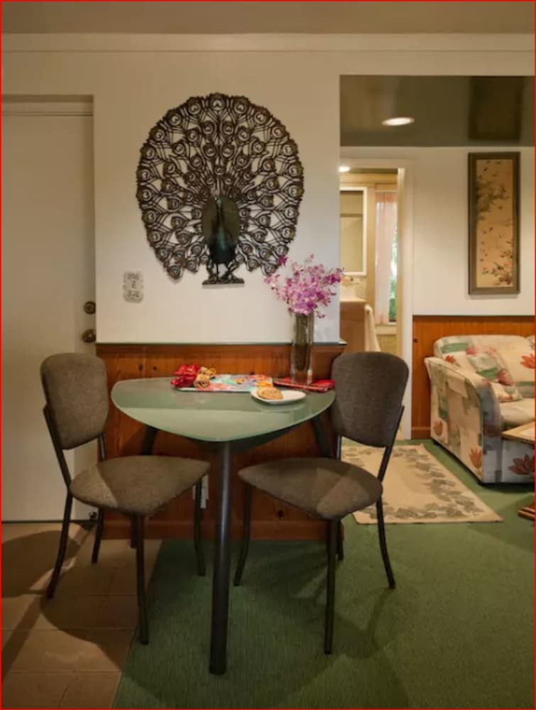 Hotel Hawaii's Hidden Hideaway Bed & Breakfast