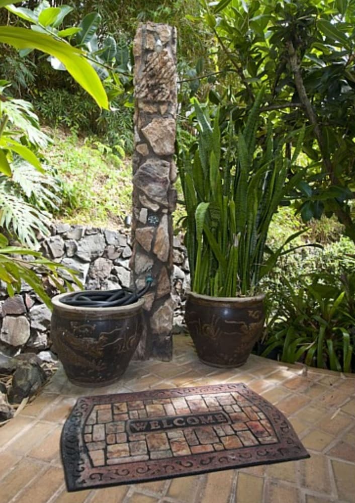 Hotel Hawaii's Hidden Hideaway Bed & Breakfast