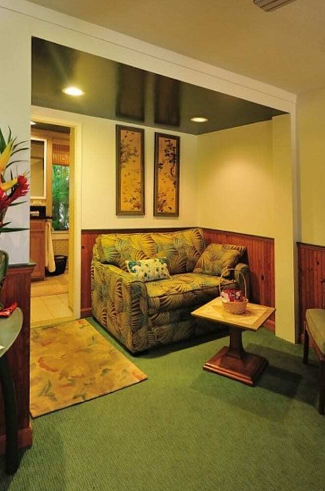 Hotel Hawaii's Hidden Hideaway Bed & Breakfast