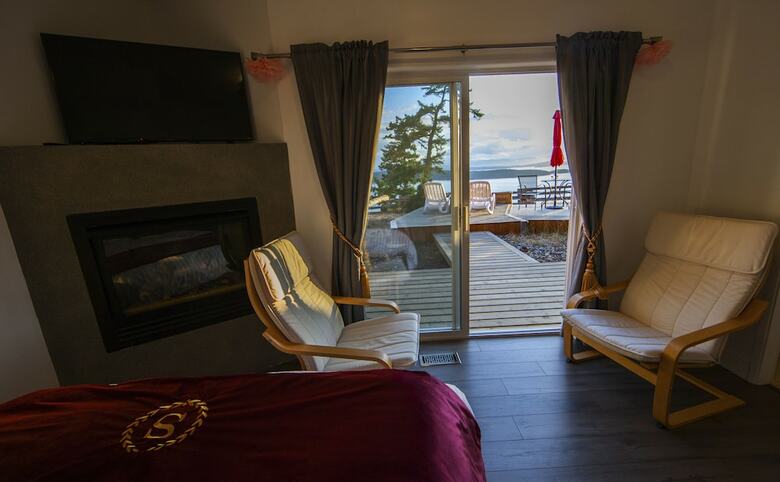 Shangri-la Oceanfront B&B