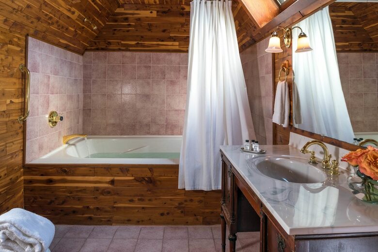 Bed & Breakfast Manor House Inn