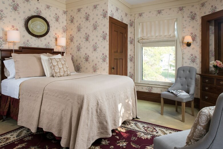Bed & Breakfast Manor House Inn