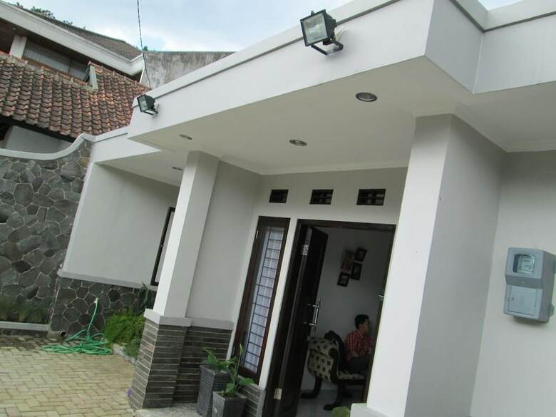 Hotel Elenor's Home