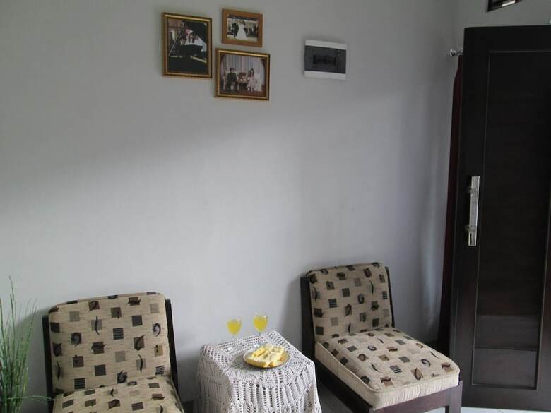 Hotel Elenor's Home