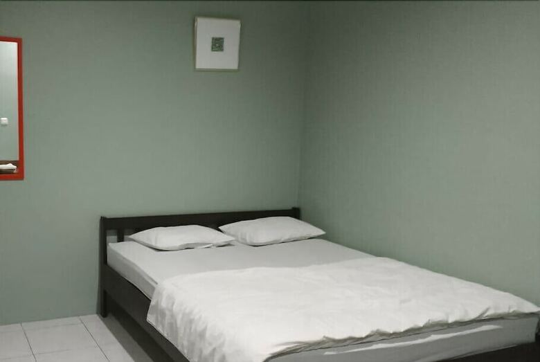 Hotel Elenor's Home