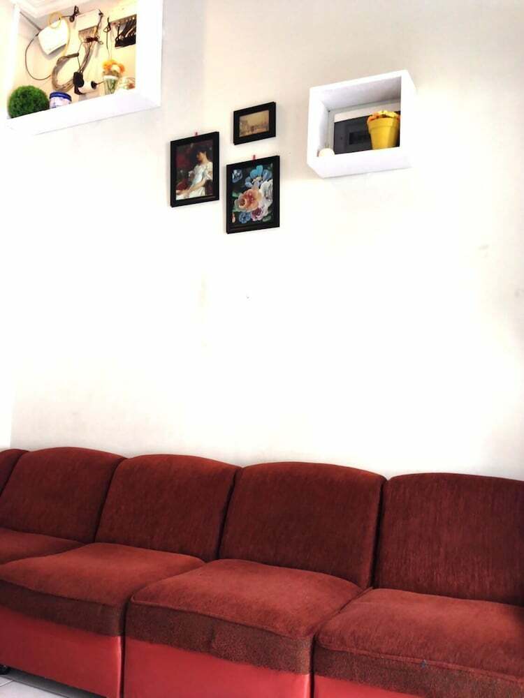 Hotel Elenor's Home