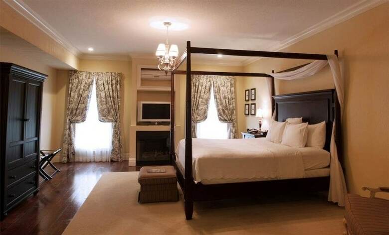 Niagara Crossing Hotel & Spa