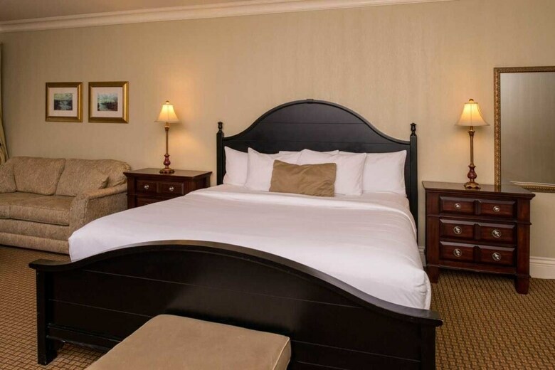 Niagara Crossing Hotel & Spa