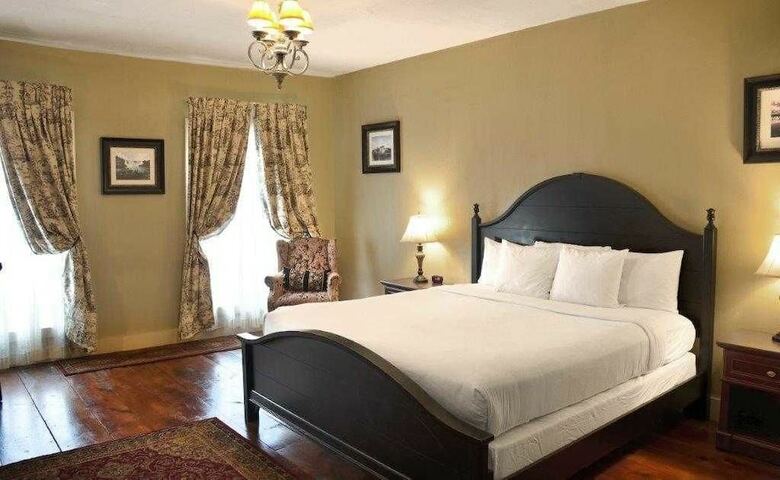 Niagara Crossing Hotel & Spa