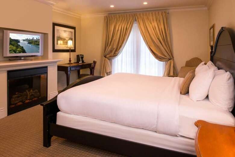 Niagara Crossing Hotel & Spa