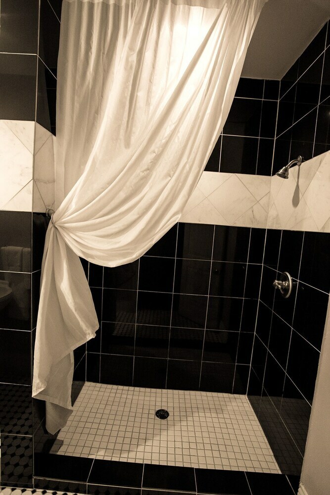 Niagara Crossing Hotel & Spa
