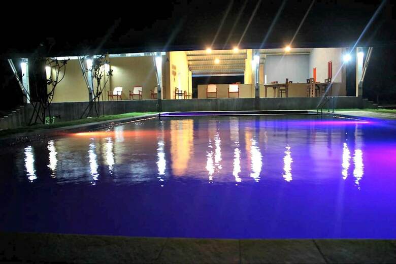 Hotel Rho Sigiriya Lake Edge Retreat