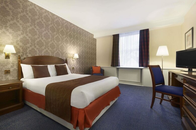Hotel Ramada By Wyndham Crawley Gatwick