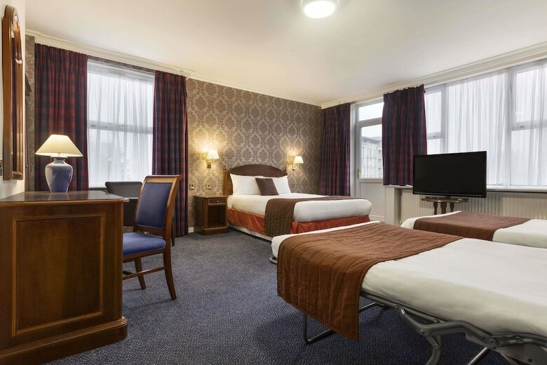 Hotel Ramada By Wyndham Crawley Gatwick