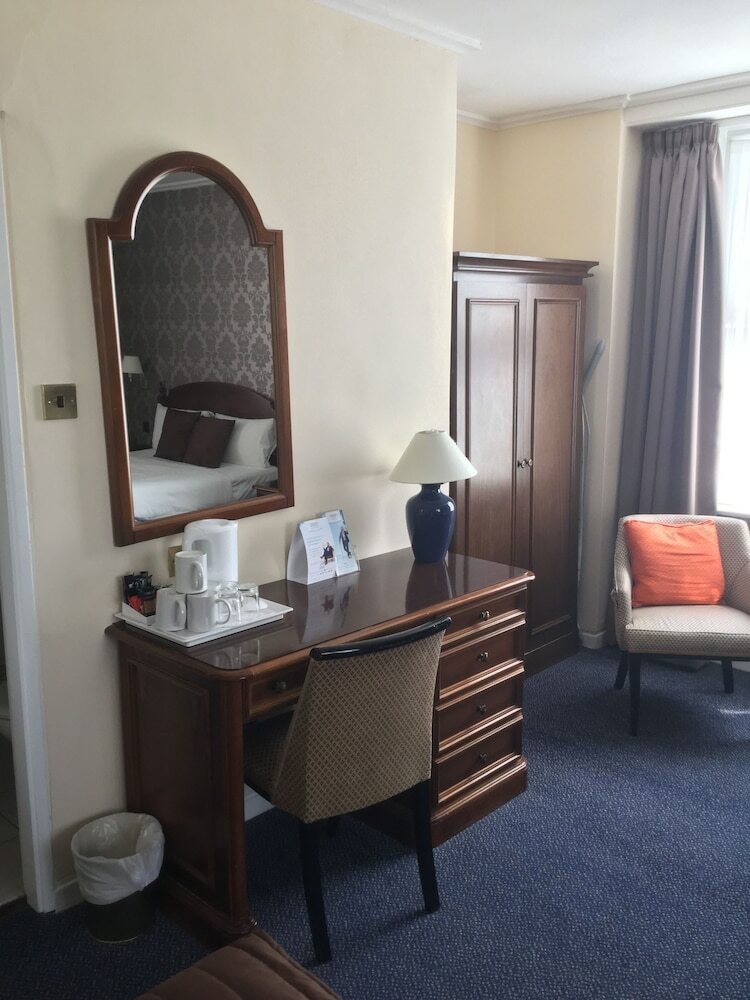 Hotel Ramada By Wyndham Crawley Gatwick