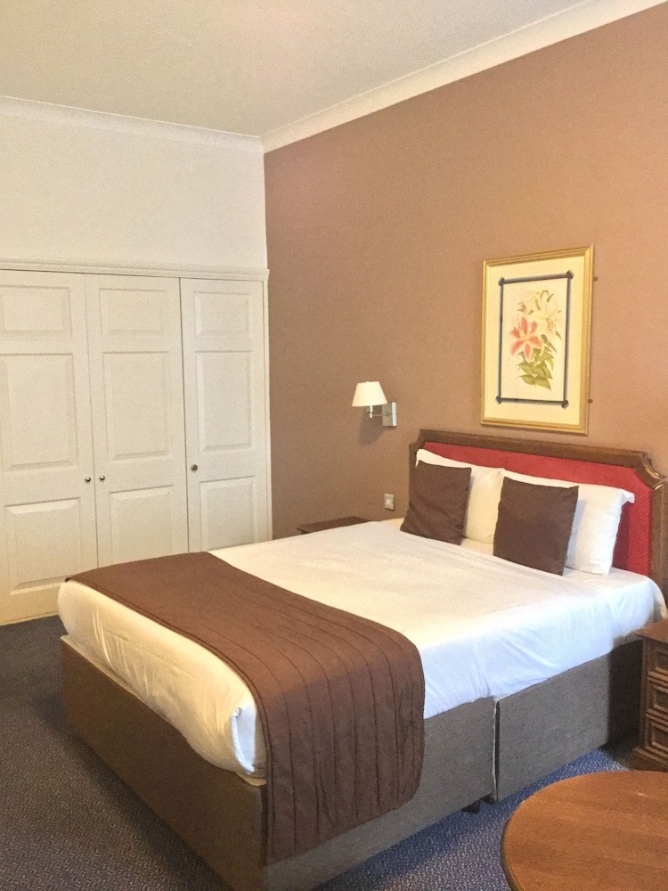 Hotel Ramada By Wyndham Crawley Gatwick