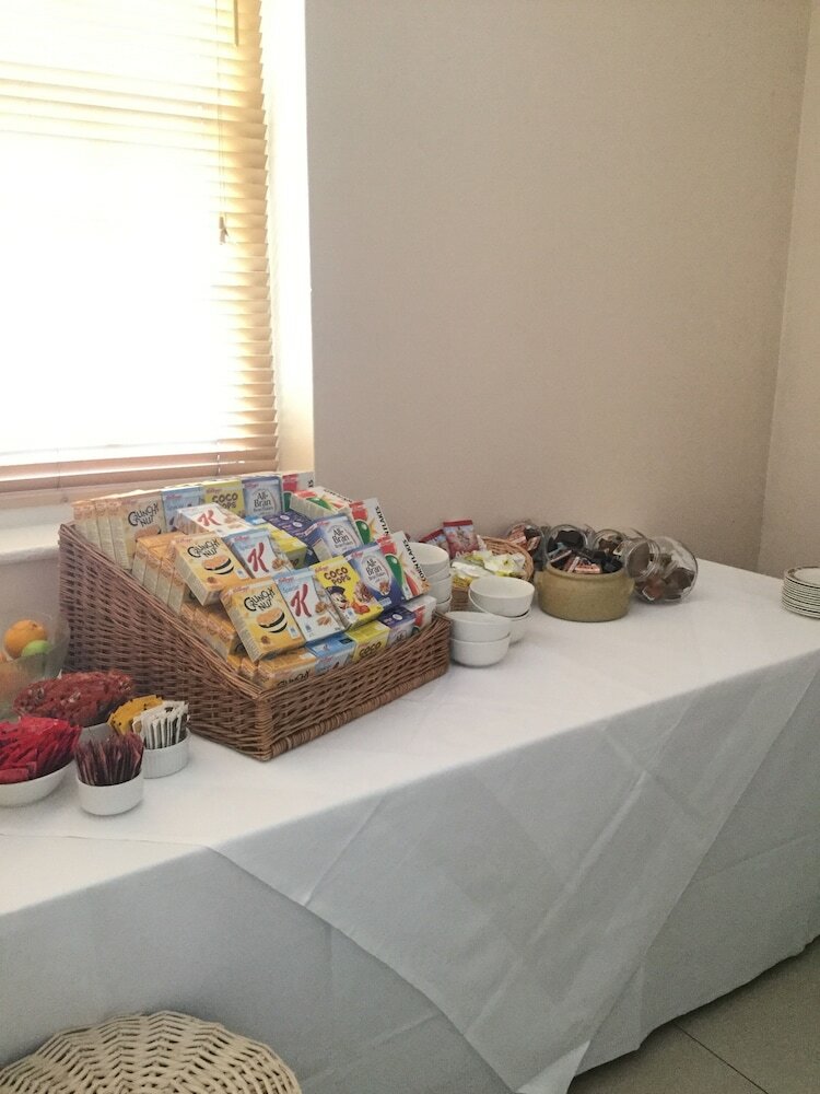 Hotel Ramada By Wyndham Crawley Gatwick