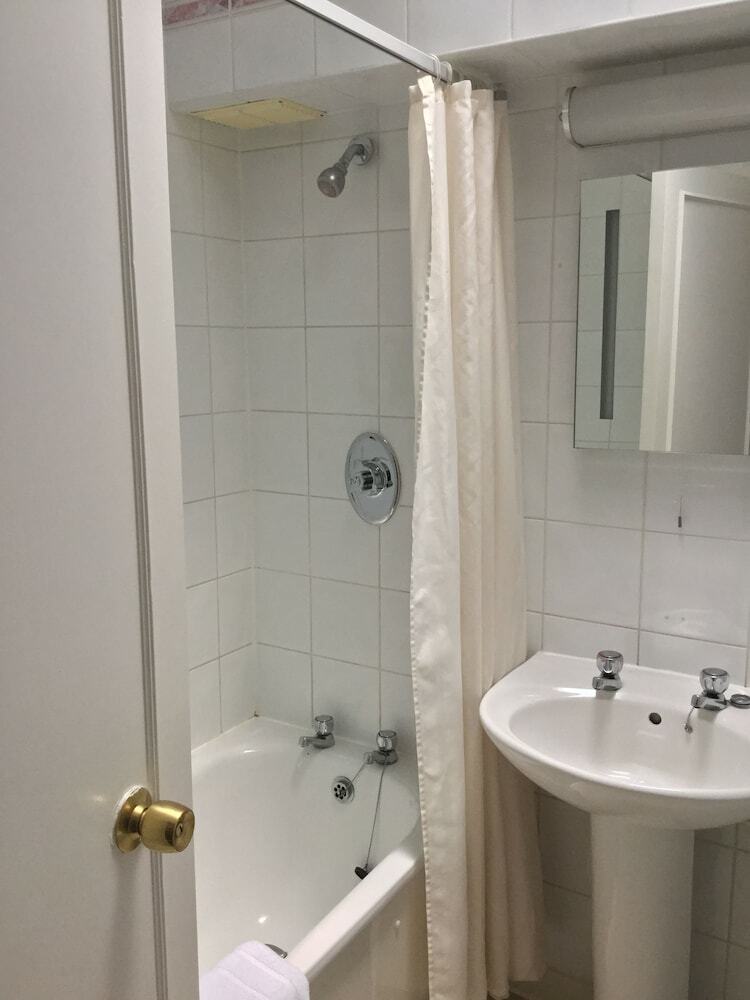 Hotel Ramada By Wyndham Crawley Gatwick