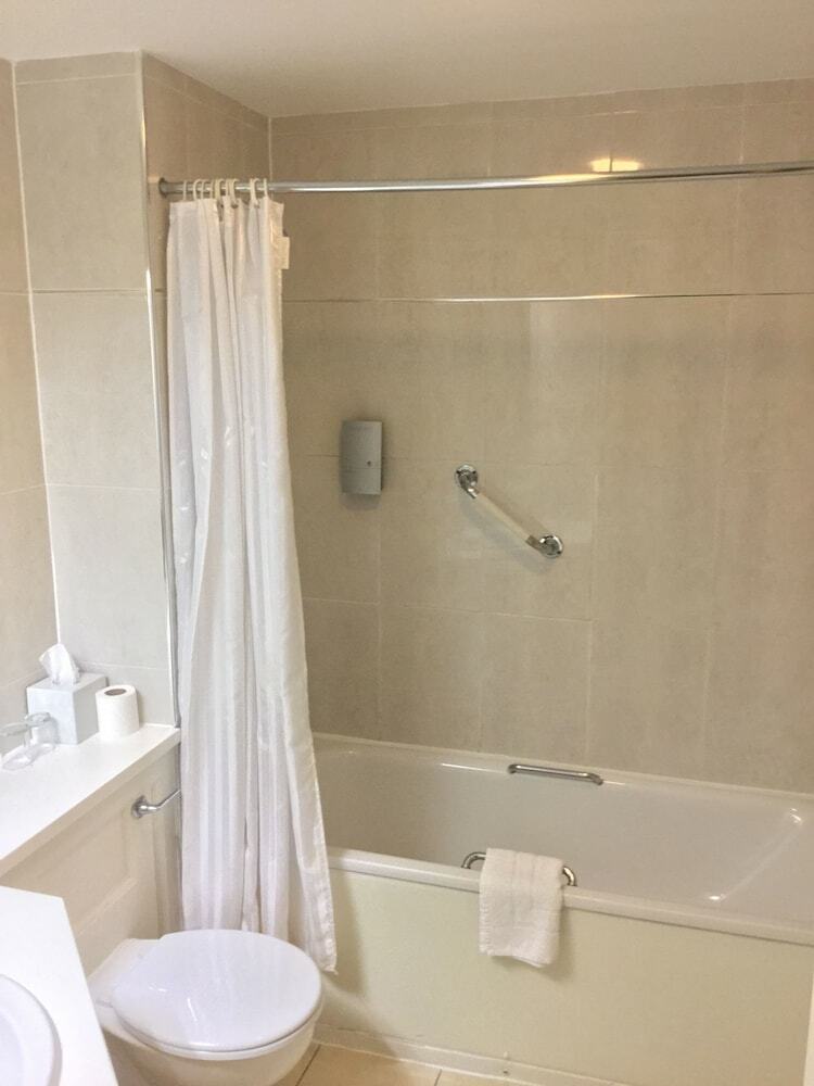 Hotel Ramada By Wyndham Crawley Gatwick