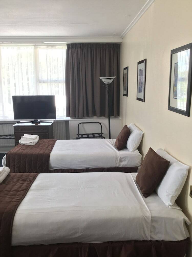 Hotel Ramada By Wyndham Crawley Gatwick