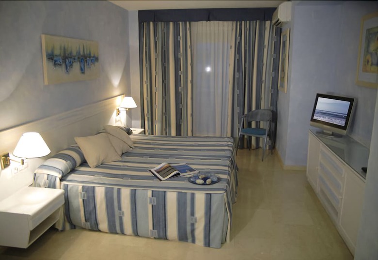 Aparthotel Mediterr�neo Sitges