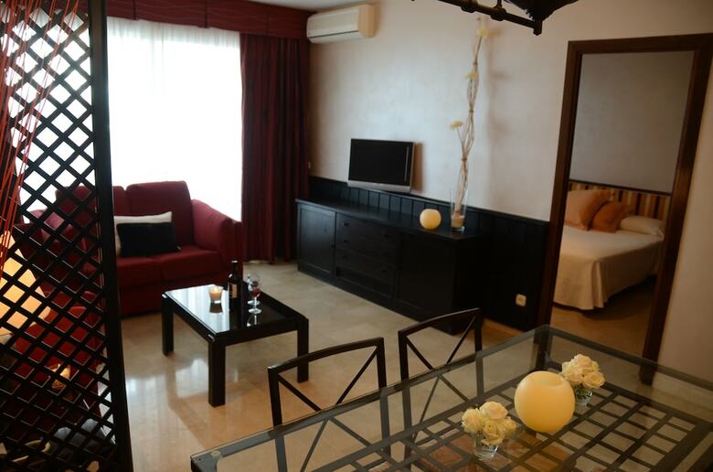 Aparthotel Mediterr�neo Sitges