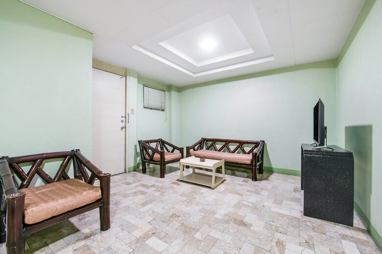 Oyo 242 Benson Apartelle