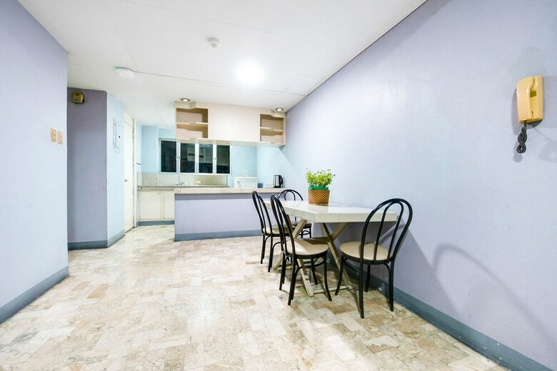 Oyo 242 Benson Apartelle