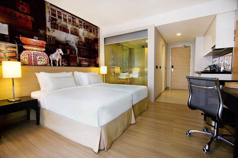 The Straits Hotel & Suites