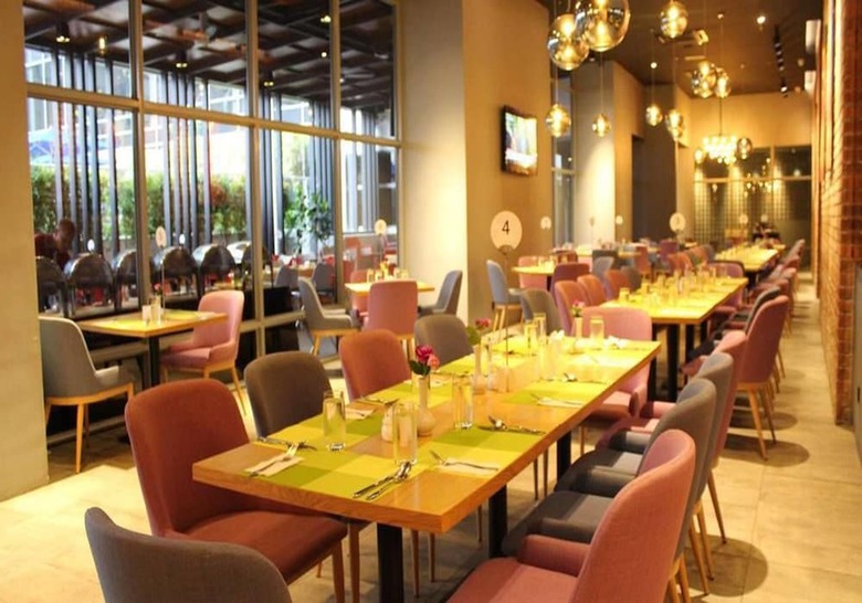 The Straits Hotel & Suites
