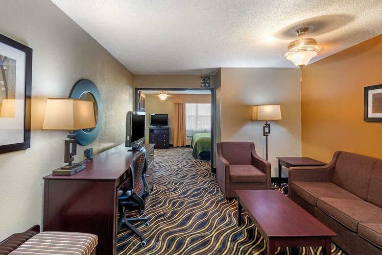 Hotel Quality Suites Addison-dallas