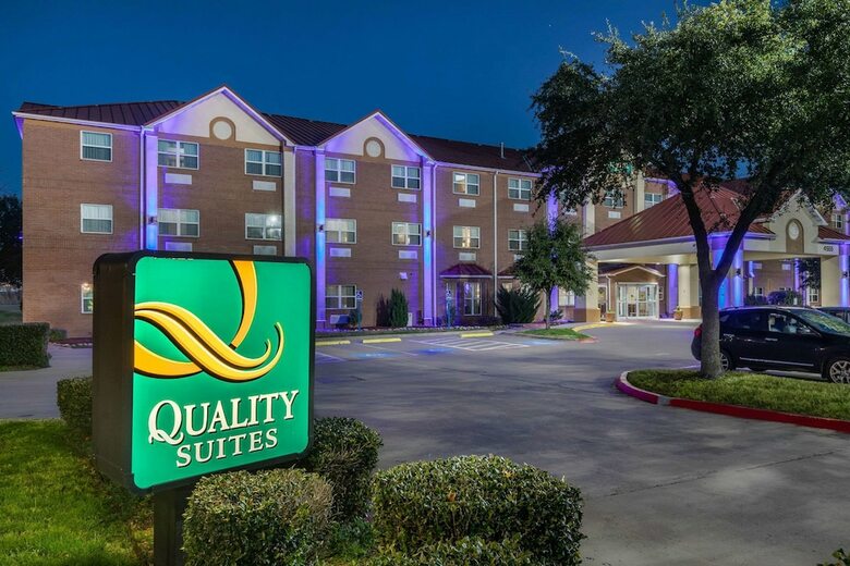 Hotel Quality Suites Addison-dallas
