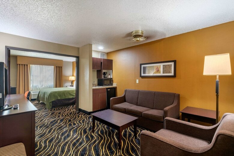 Hotel Quality Suites Addison-dallas