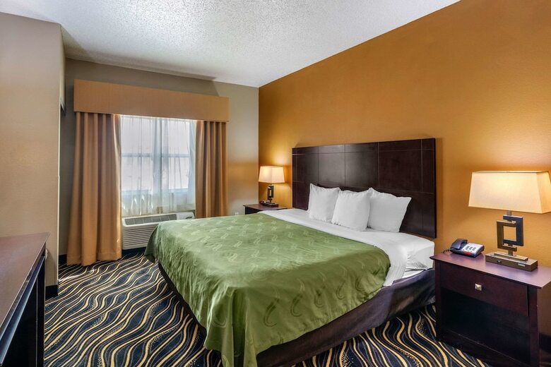 Hotel Quality Suites Addison-dallas