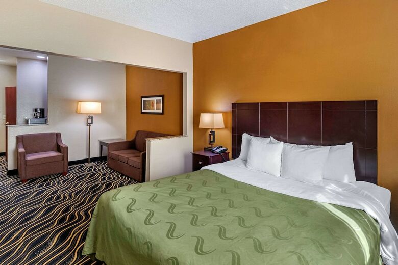 Hotel Quality Suites Addison-dallas