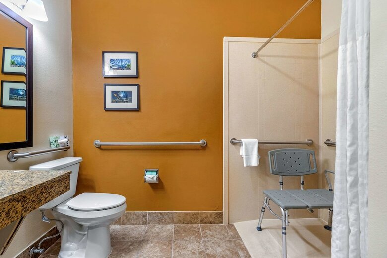 Hotel Quality Suites Addison-dallas