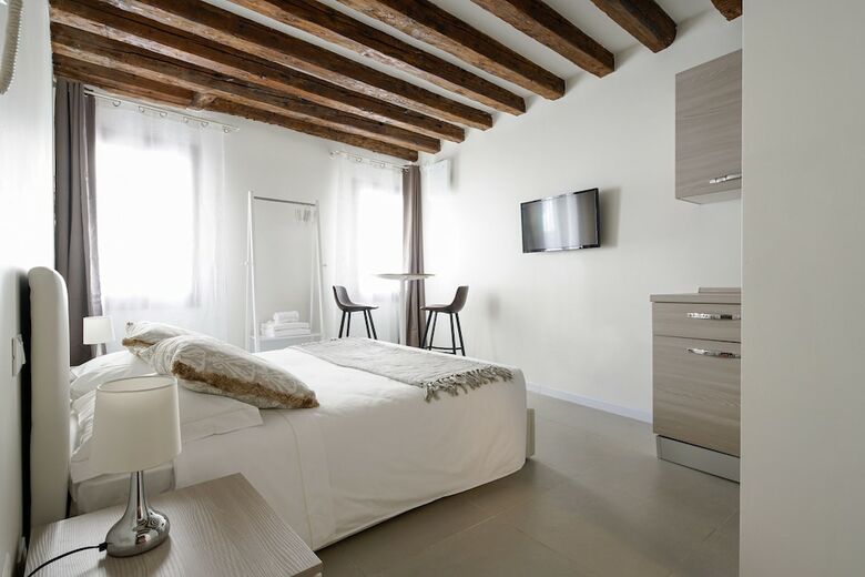Accademia Charm Apartments