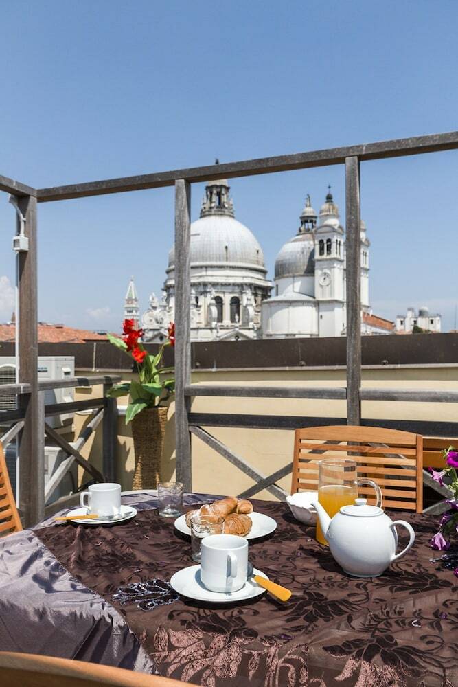 Accademia Charm Apartments