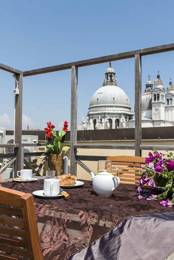 Accademia Charm Apartments