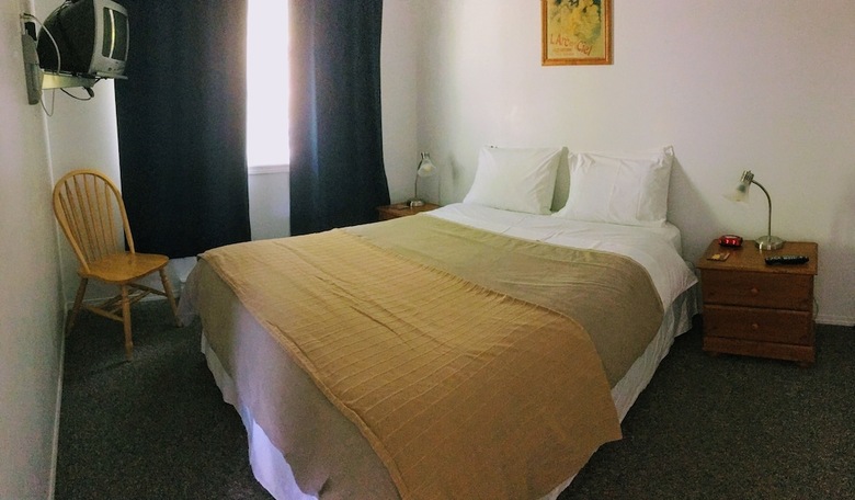 Crescent Motel