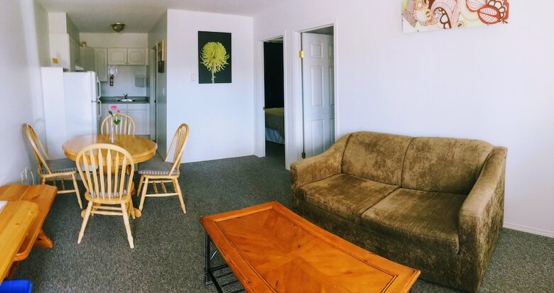 Crescent Motel