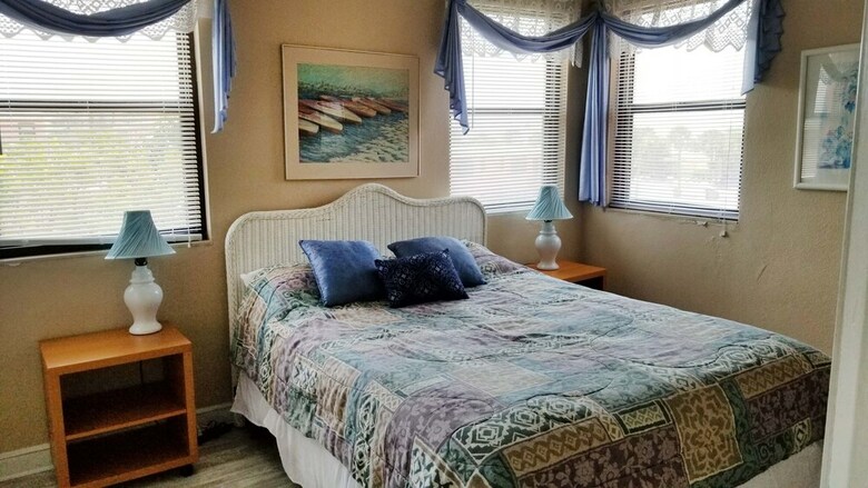 Hotel Gulf Winds Beach Resort