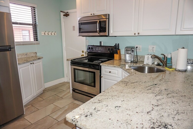 Hotel Gulf Winds Beach Resort