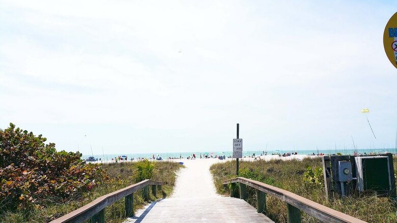 Hotel Gulf Winds Beach Resort
