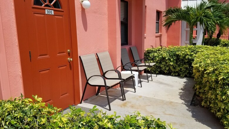 Hotel Gulf Winds Beach Resort