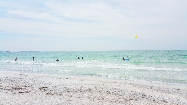 Hotel Gulf Winds Beach Resort